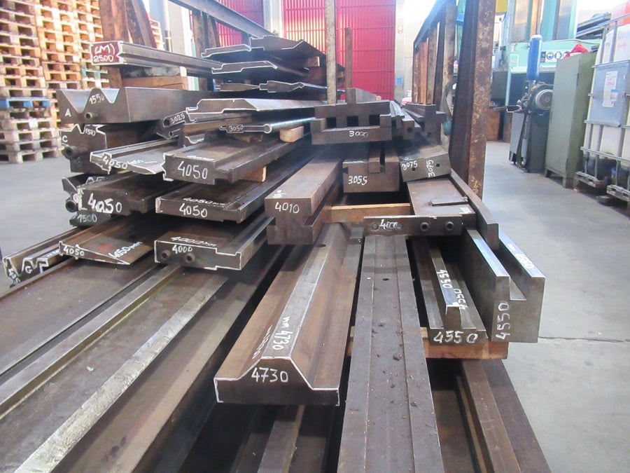 PRISMI E LAME Utensili per presse piegatrici 